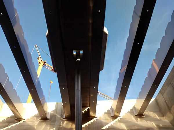 Thomson kanaly instalovane ve stavebni nadrzi lameloveho dosazovaku